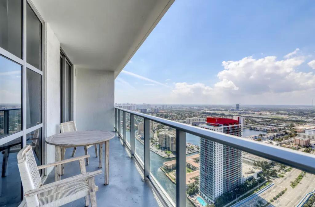 5 Amenities Luxury 3 Bedroom Front Intercostal View Hollywood Luaran gambar